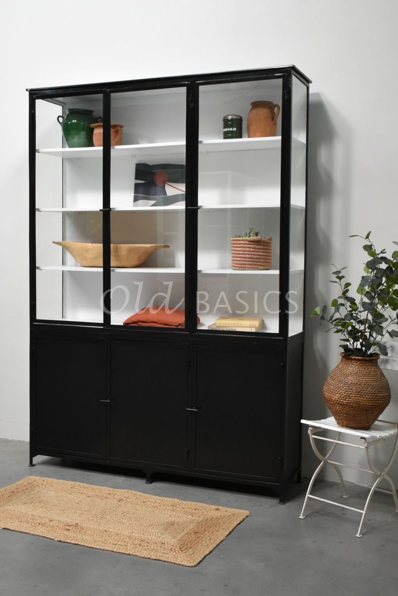 Detail van Apothekerskast Ilya trois NB Grand, zwart, materiaal staal